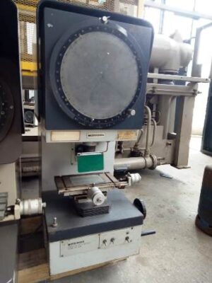 PROFILE PROJECTOR - MITUTOYO PJ-300