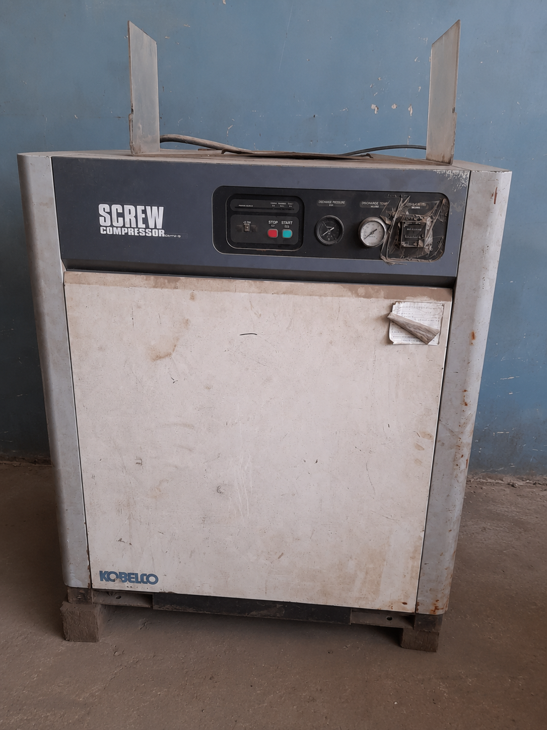 SCREW COMPRESSOR