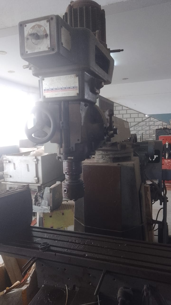 MILLIING MACHINE (AS IT IS)