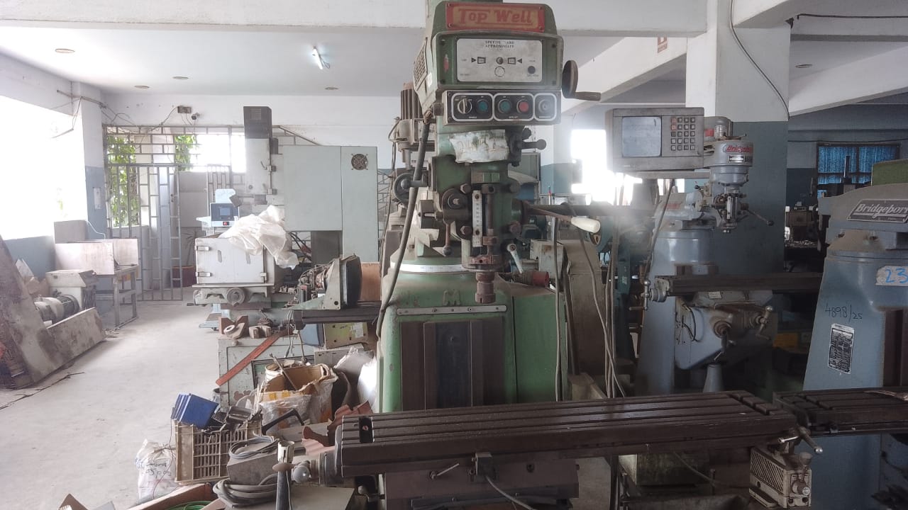 VERTICAL MILLING MACHINE