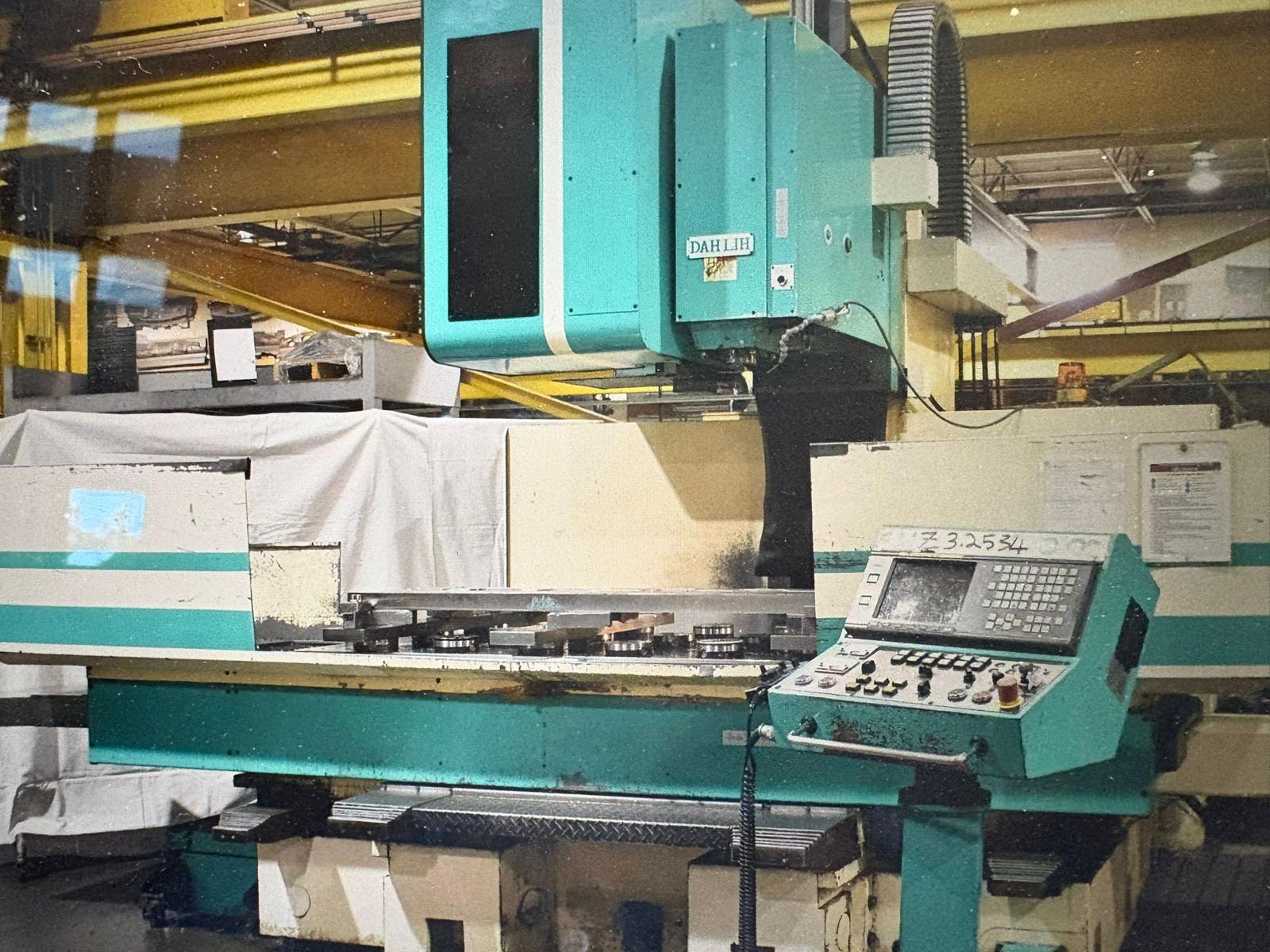 CNC MACHINING CENTER DAHLIH