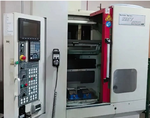 CNC MACHINING CENTER AKIRA SEIKI