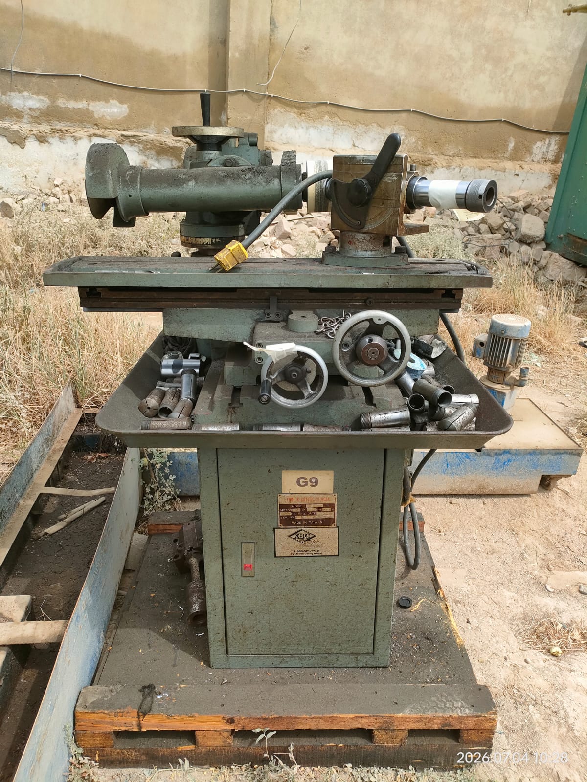 UNIVERSAL TOOL & CUTTER GRINDER